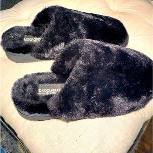 Koolaburra by UGG Fluffy Slippers Pomi Black Size 5 NWOT